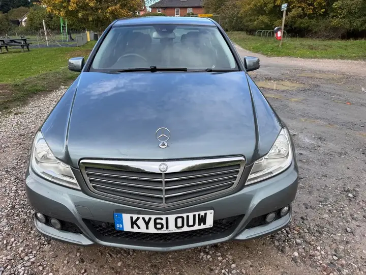 Mercedes-Benz C-Class 2011 photo 2