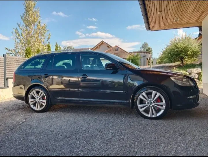Skoda Octavia 2010 photo 3