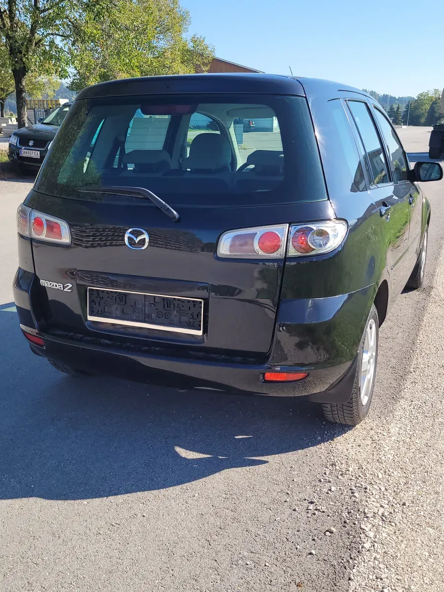 Mazda Mazda2 2006 photo 3