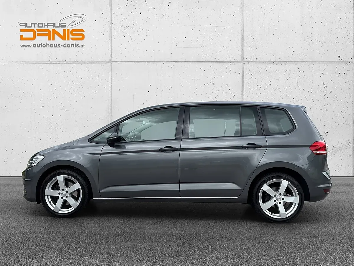 Volkswagen Touran 2018 photo 2