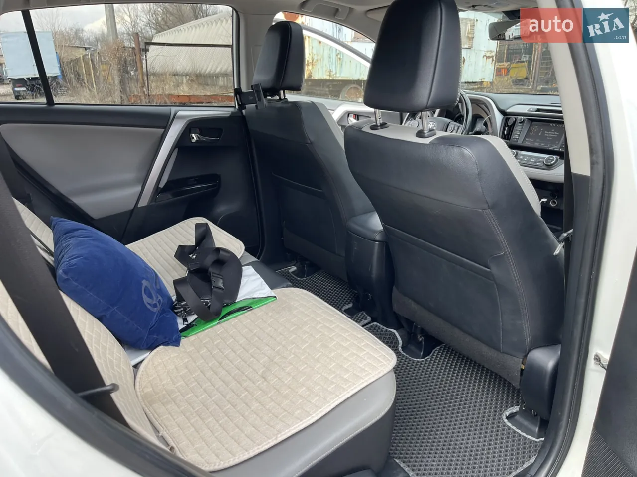 Toyota Rav4 2017 photo 2