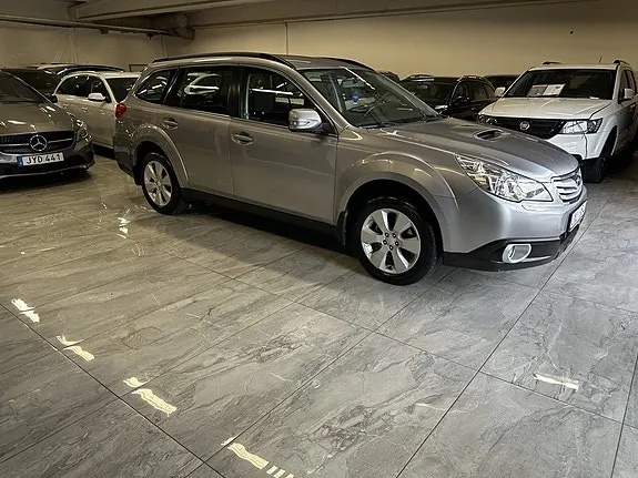 Subaru Outback 2012 photo 2