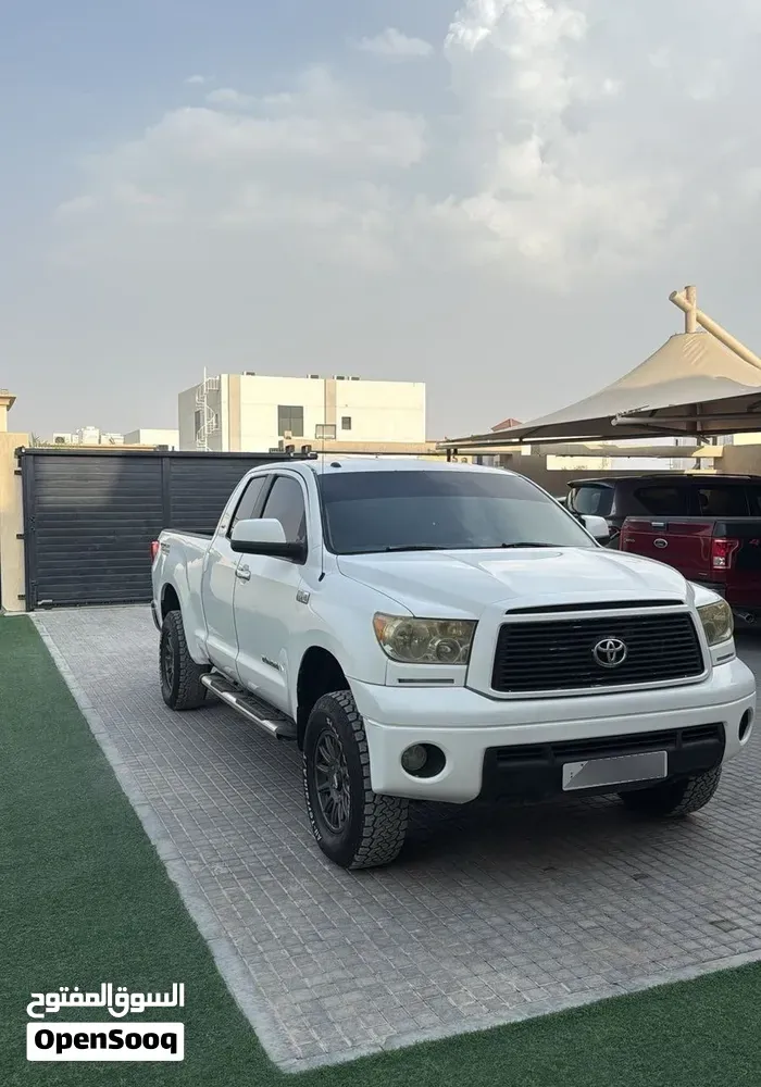 Toyota Tundra 2010 photo 2