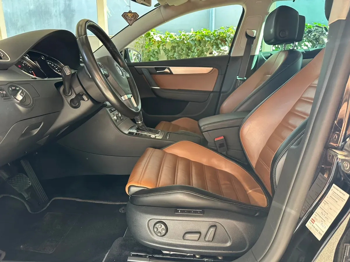 Volkswagen Passat 2012 photo 2