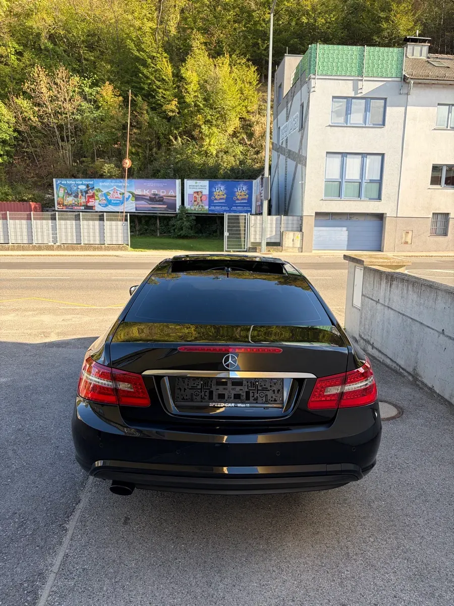 Mercedes-Benz E-Class 2009 photo 3