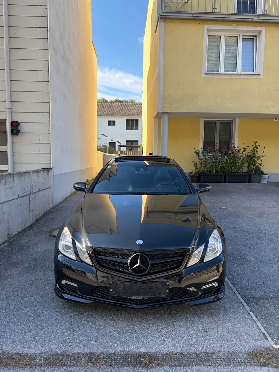 Mercedes-Benz E-Class 2009 photo 2