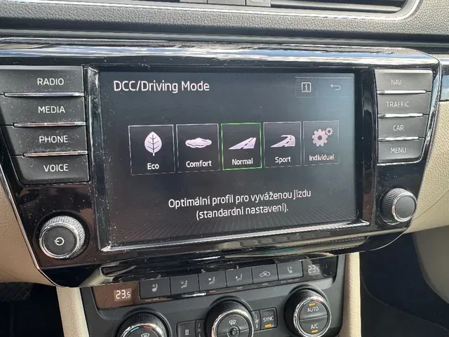Skoda Superb Combi 2016 photo 3