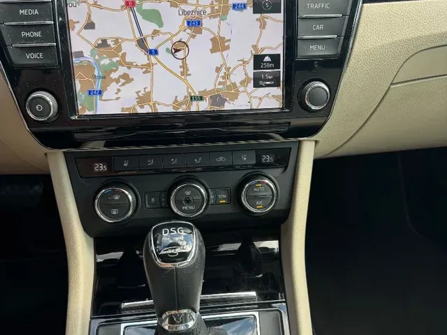 Skoda Superb Combi 2016 photo 2