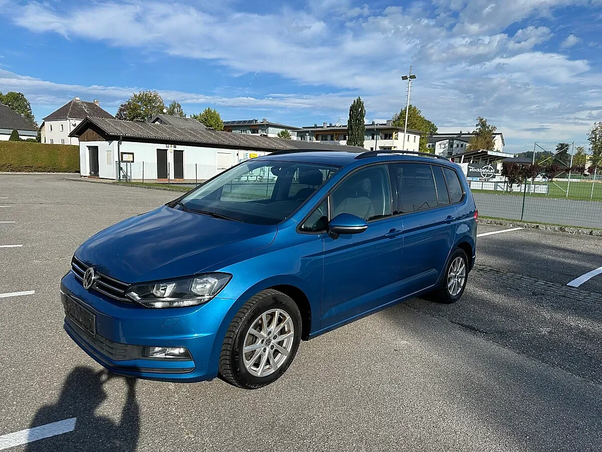 Volkswagen Touran 2017 photo 2