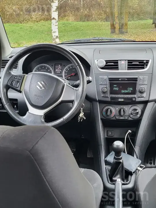 Suzuki Swift 2011 photo 5