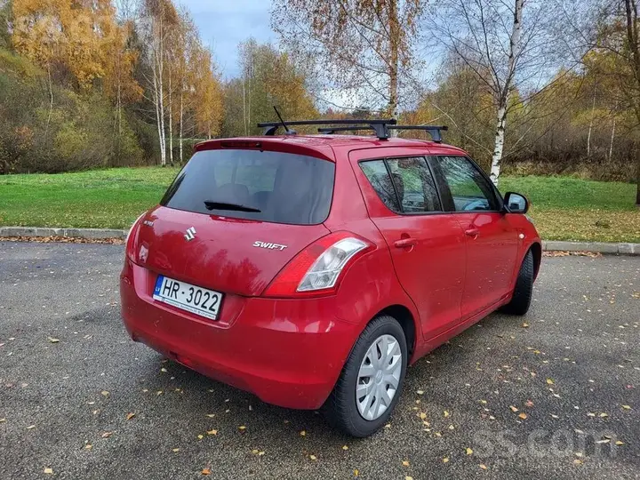 Suzuki Swift 2011 photo 2
