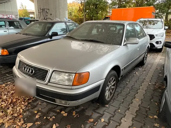 Audi 100