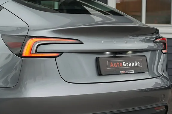 Tesla Model 3 2025 photo 4