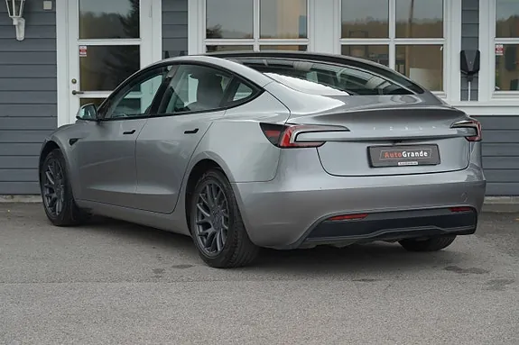 Tesla Model 3 2025 photo 5