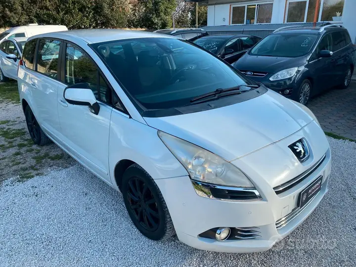 Peugeot 5008 2011 photo 2