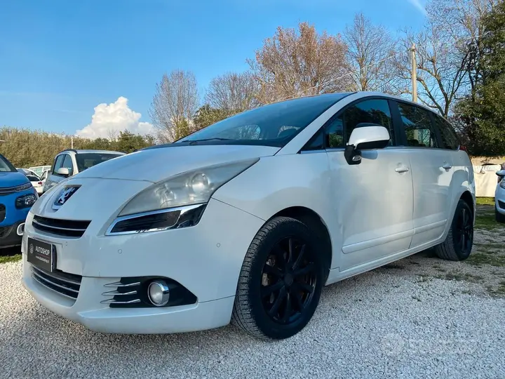 Peugeot 5008 2011 photo 4