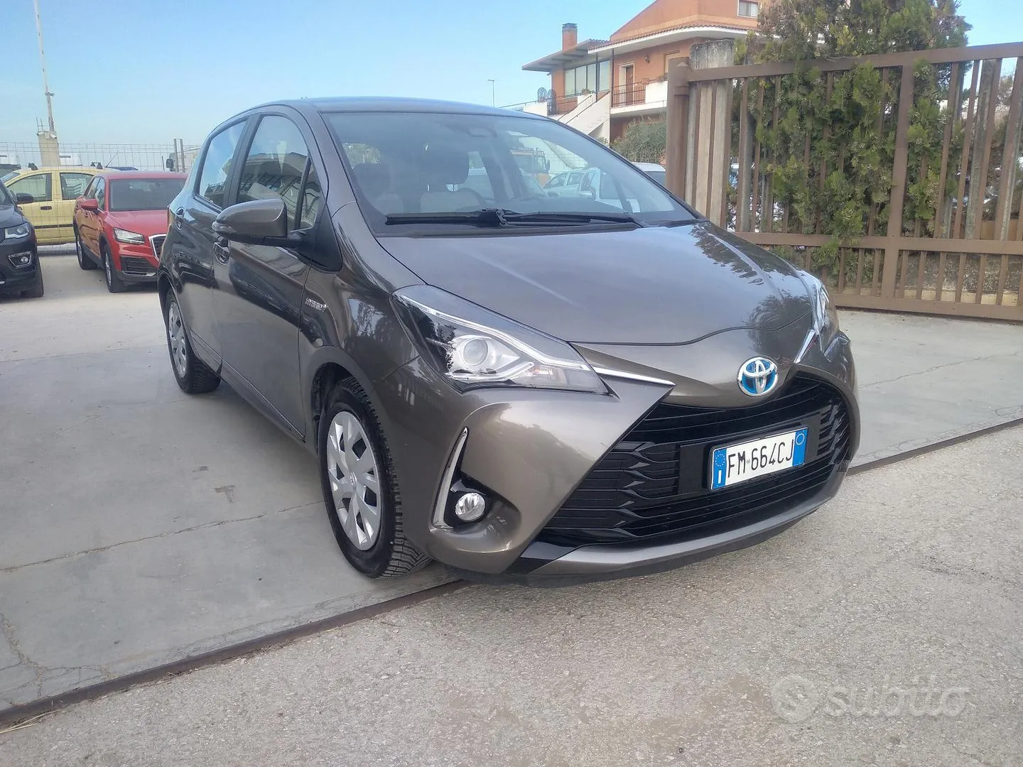Toyota Yaris 2017 photo 2