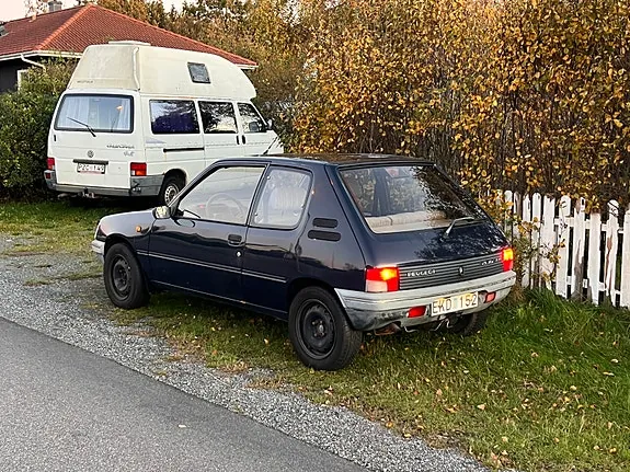Peugeot 205 1991 photo 2