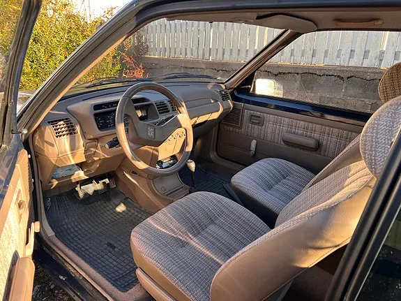 Peugeot 205 1991 photo 4