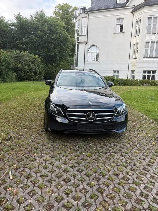 Mercedes-Benz E 220 D