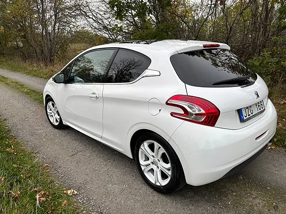Peugeot 208 2012 photo 5