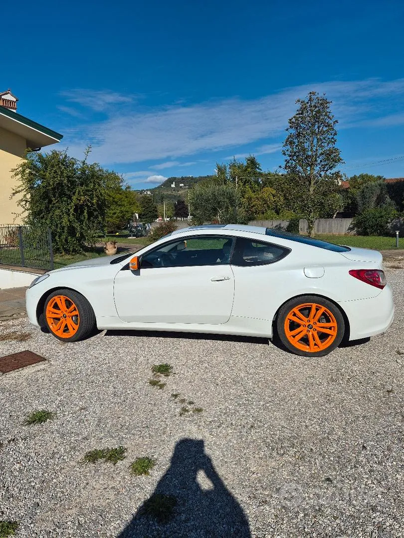 Hyundai Genesis Coupe 2011 photo 2