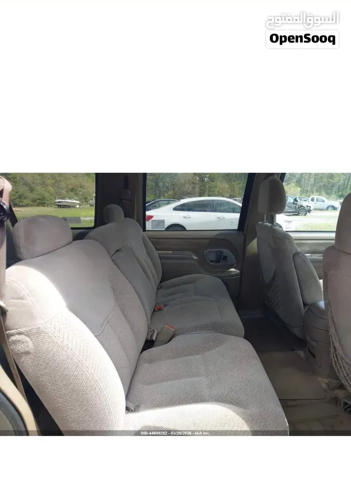 Chevrolet Suburban 1983 photo 4