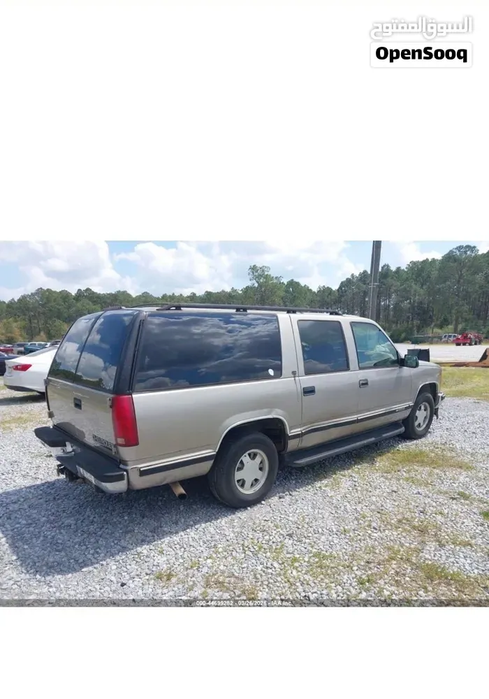Chevrolet Suburban 1983 photo 2