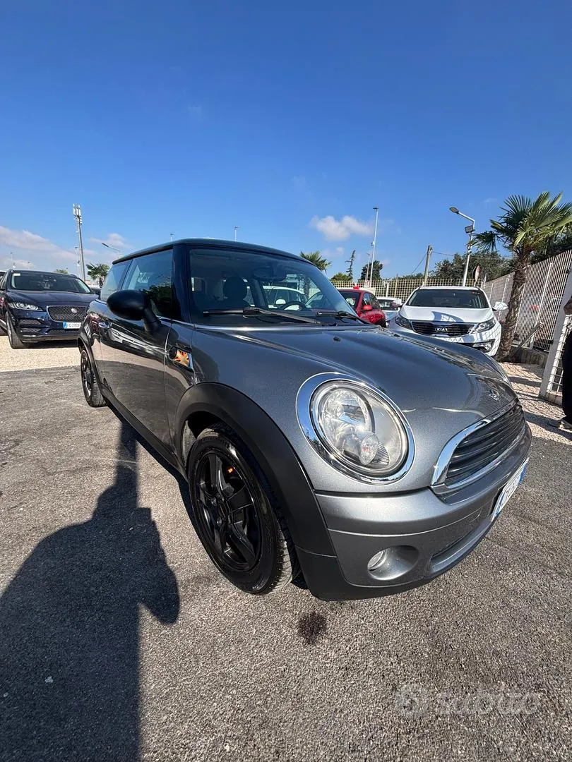 Mini One 2010 photo 2