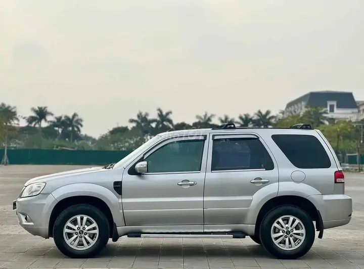 Ford Escape 2011 photo 2