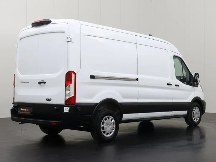 Ford Transit 2023 photo 2