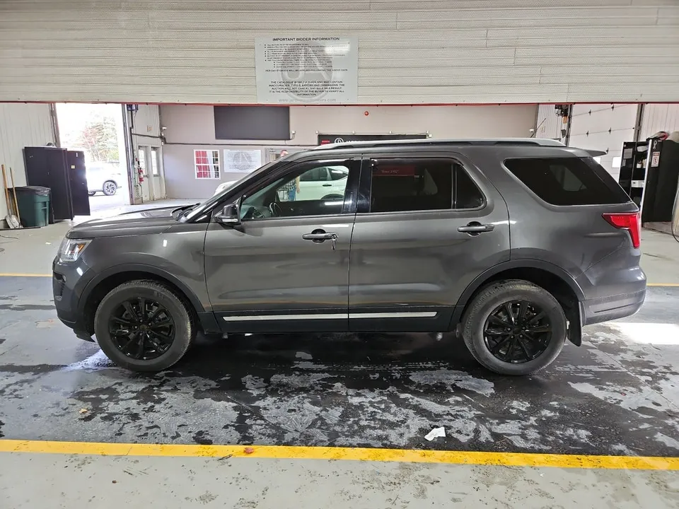 Ford Explorer 2018 photo 2