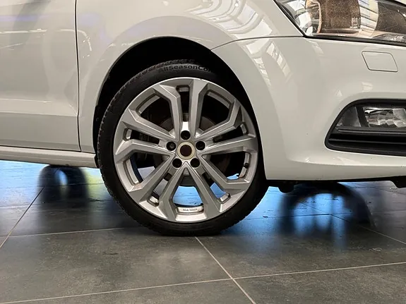 Volkswagen Polo 2015 photo 2