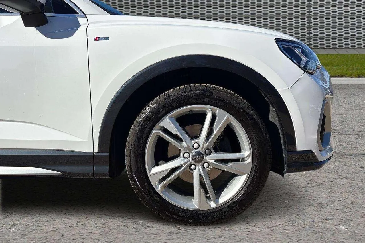 Audi Q3 2020 photo 2