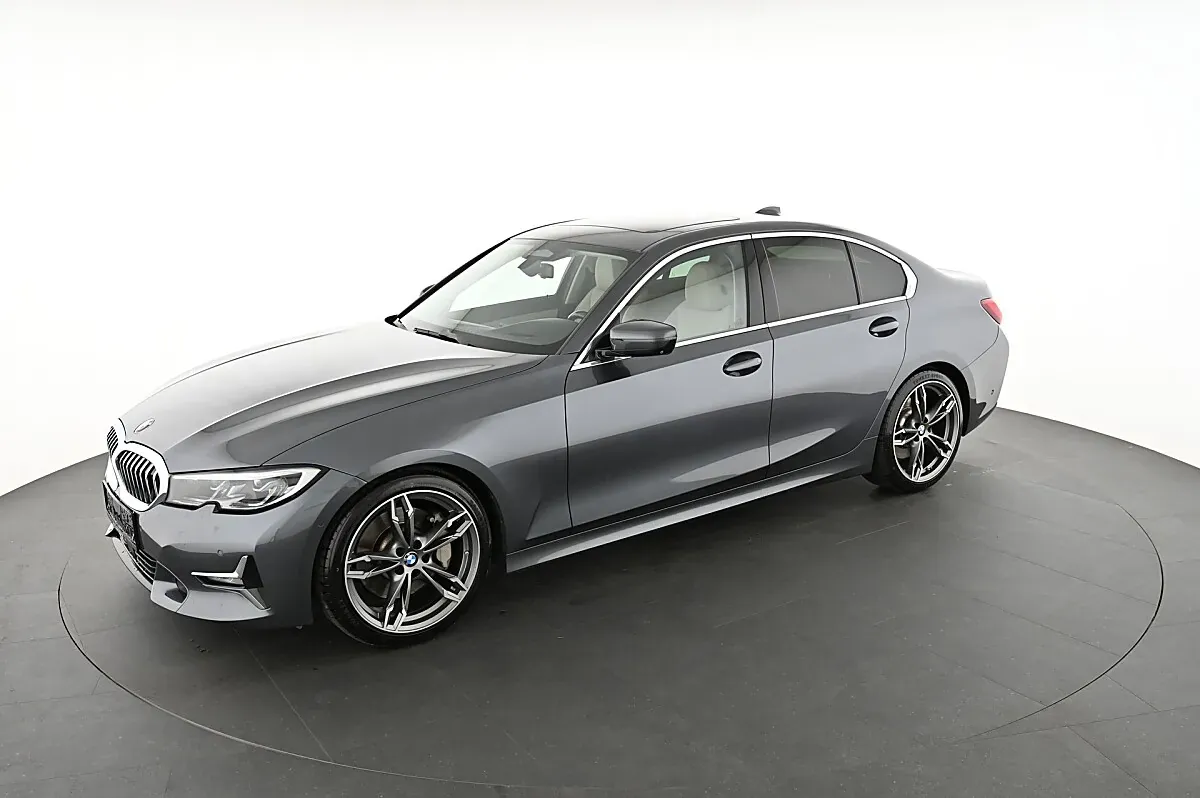 BMW 3 Series 2019 photo 3