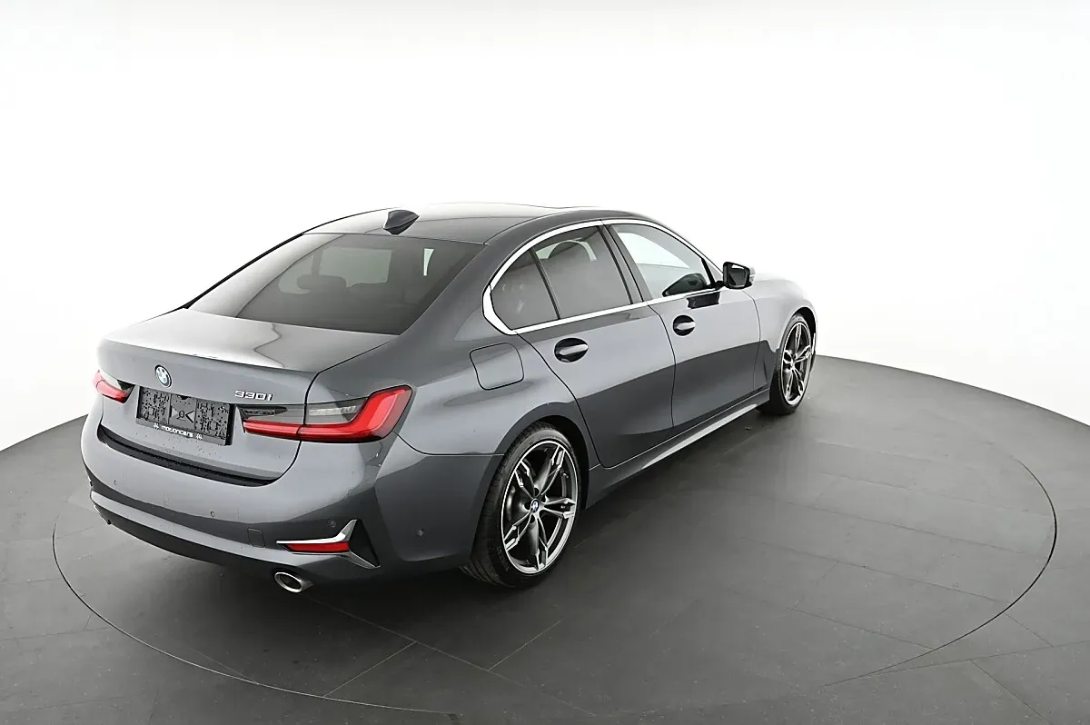 BMW 3 Series 2019 photo 2