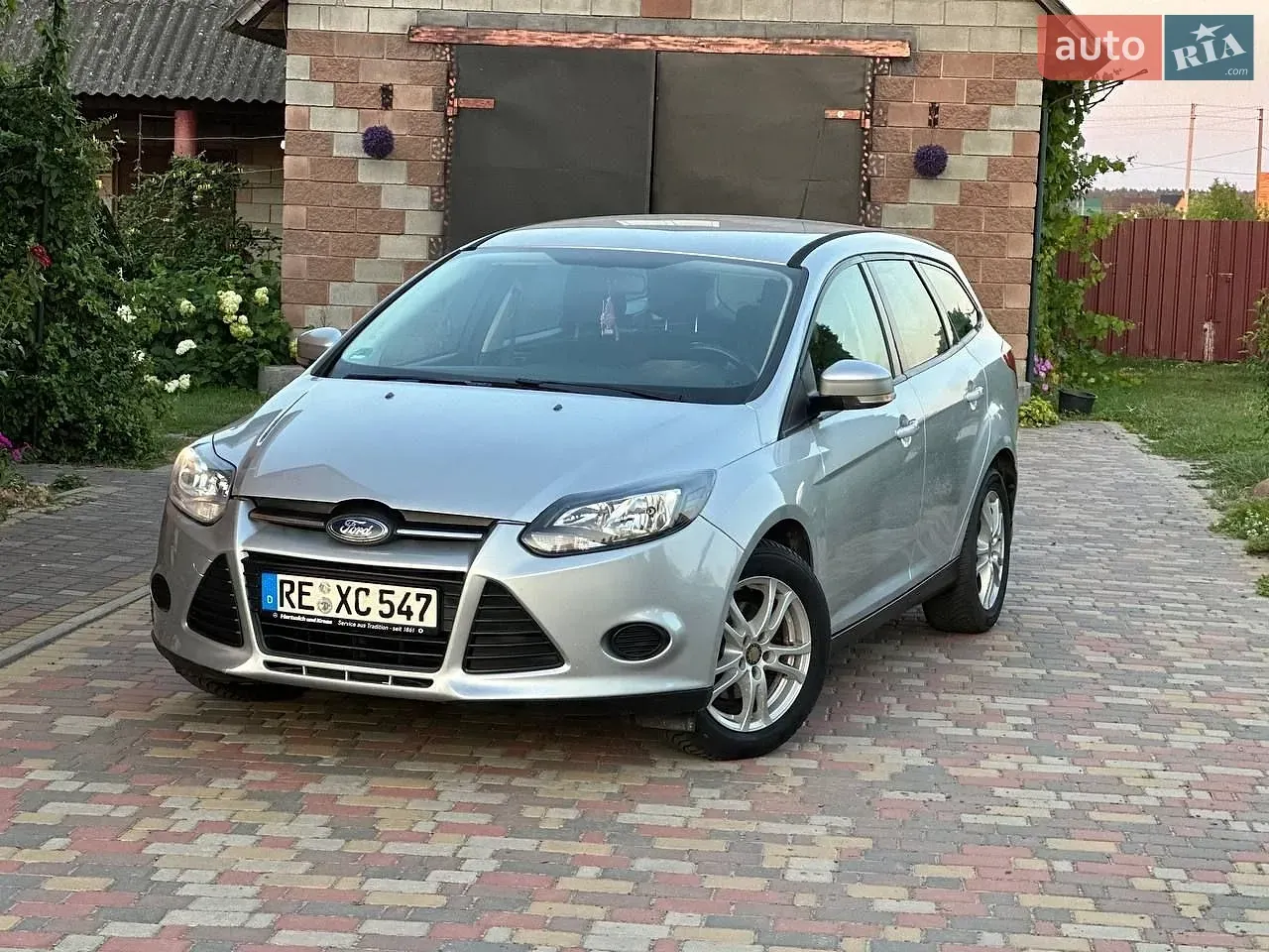 Ford Focus 2011 photo 2
