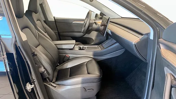 Tesla Model Y 2023 photo 3