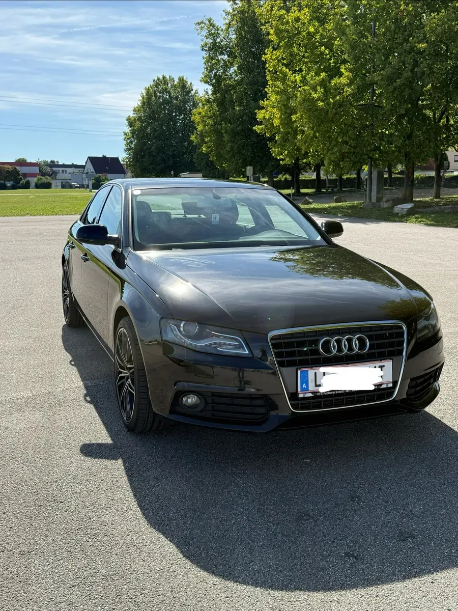 Audi A4 2011 photo 2