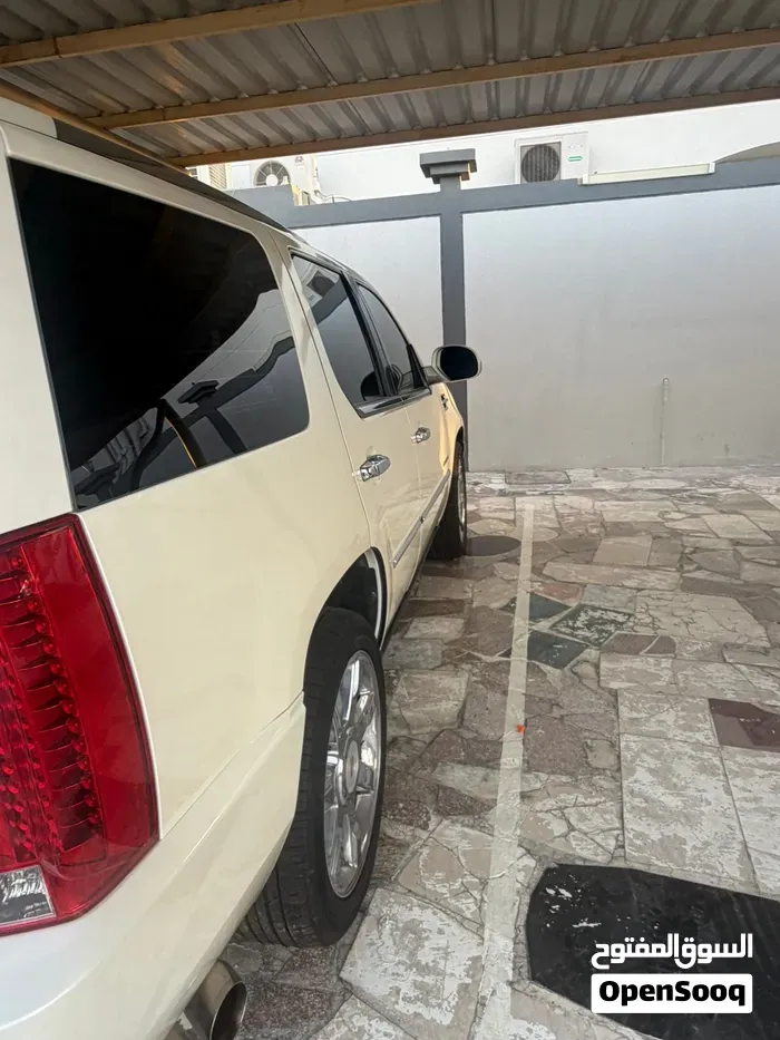 Cadillac Escalade 2012 photo 2