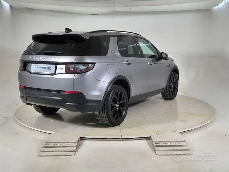 Land Rover Discovery Sport 2023 photo 2
