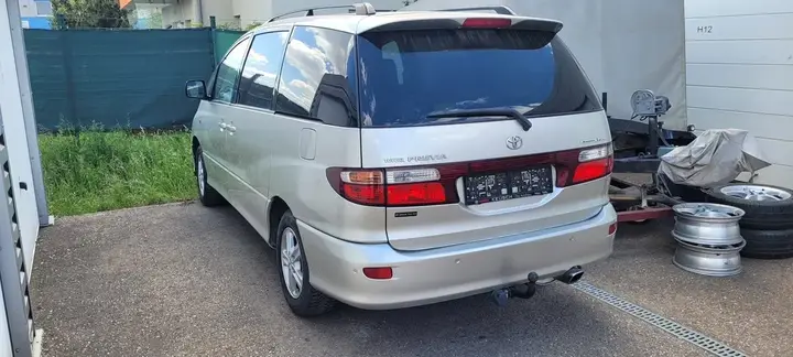 Toyota Previa 2002 photo 2