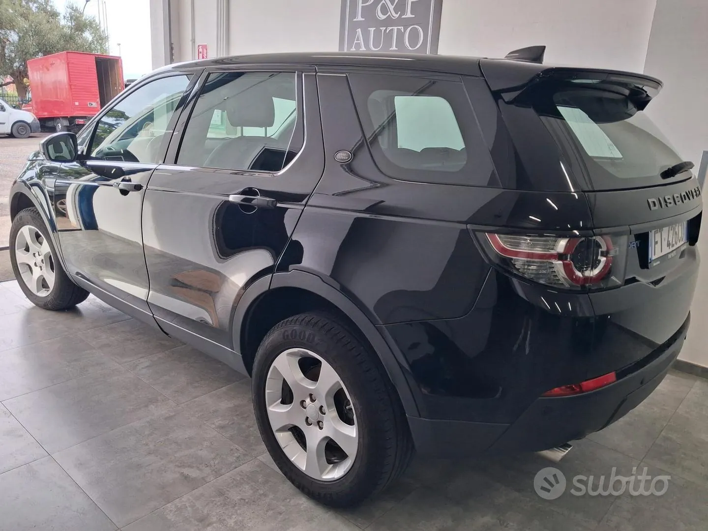 Land Rover Discovery Sport 2018 photo 3