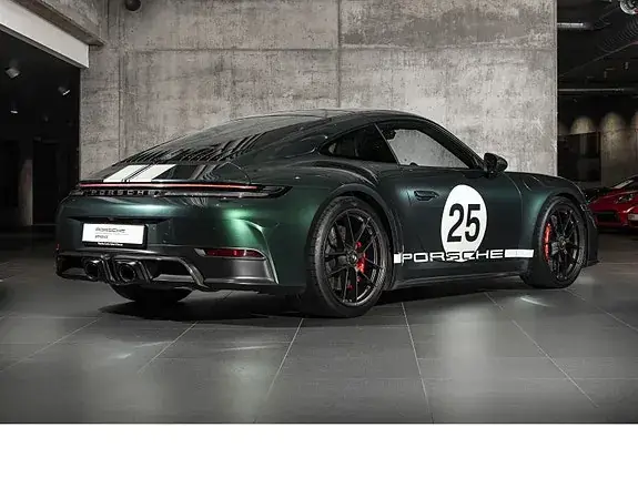 Porsche 911 2025 photo 3