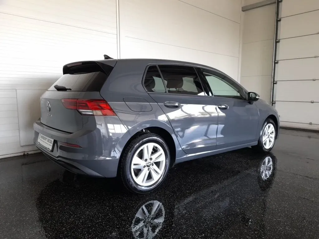 Volkswagen Golf 2023 photo 2