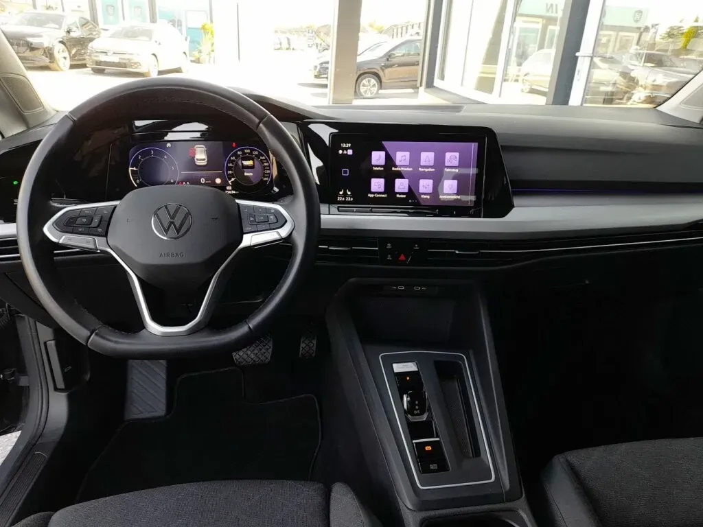 Volkswagen Golf 2023 photo 3