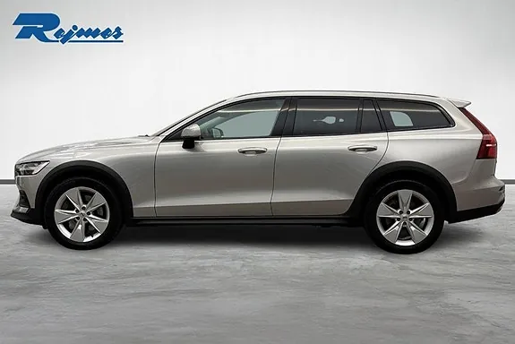 Volvo V60 Cross Country 2023 photo 2