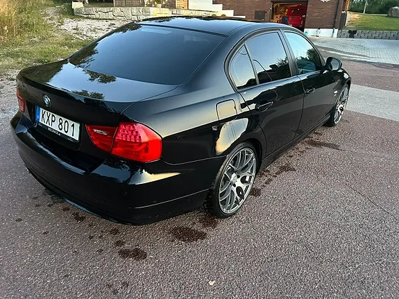 BMW 320D 2011 photo 2