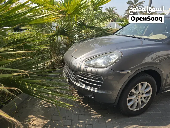 Porsche Cayenne 2012 photo 2