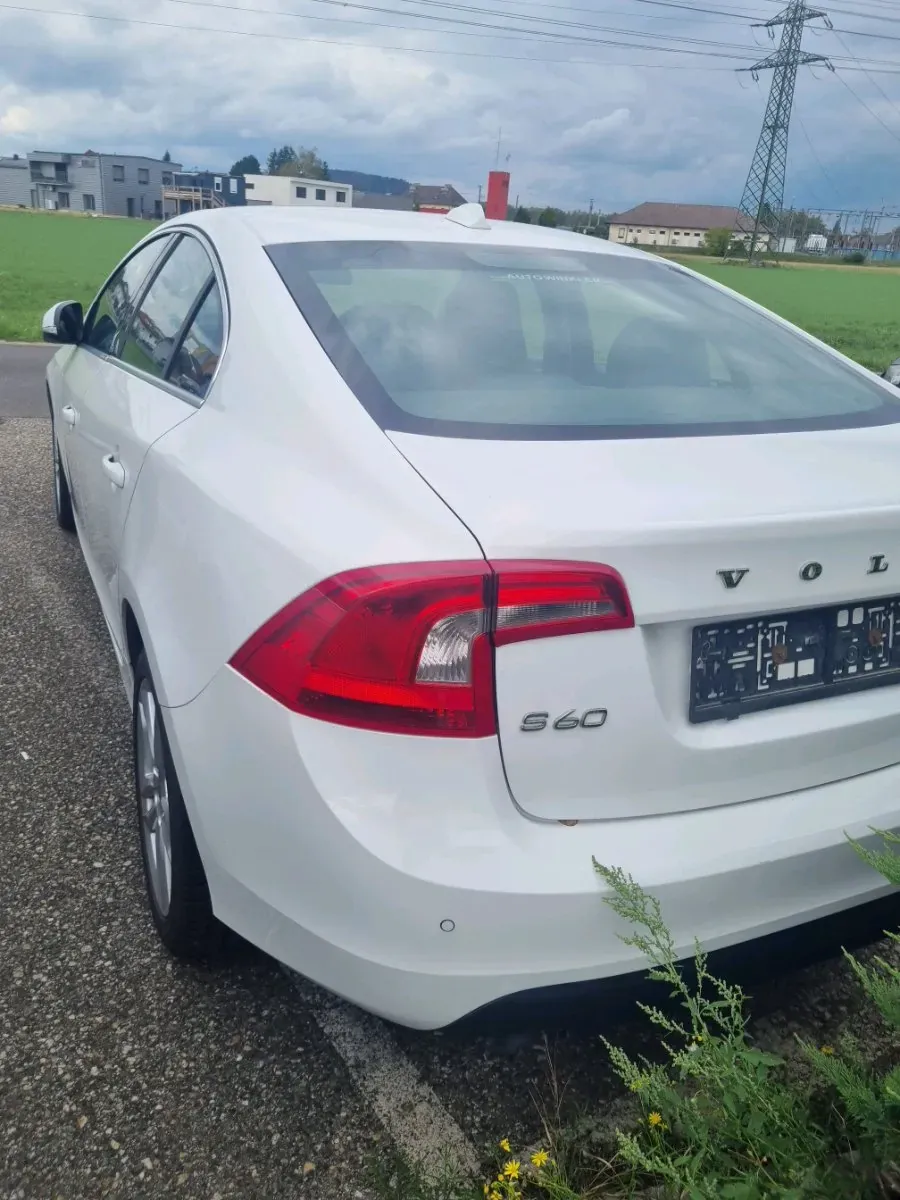 Volvo S60 2013 photo 2